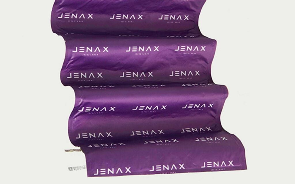 Les batteries très fines et flexibles pourront être intégrés aux accessoires pour les affiner et les rendre plus ergonomiques. © Jenax