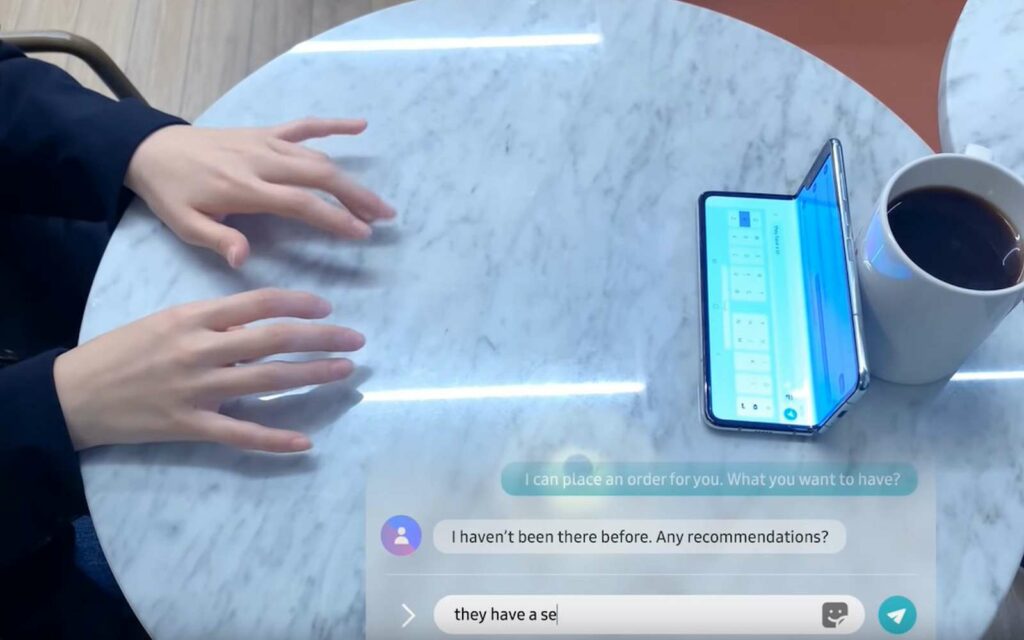 Verra-t-on bientôt des utilisateurs pianoter sur une table ou un bureau pour écrire des emails ou discuter sur Facebook ? © Samsung