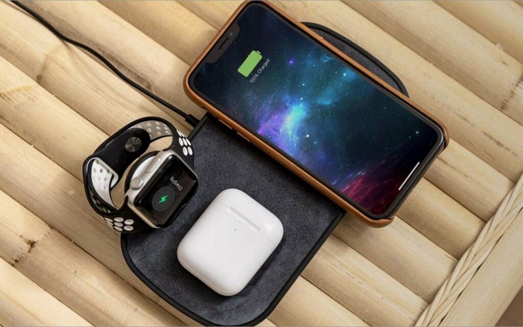 Le tapis de recharge sans fil de Zagg accueille Apple Watch, AirPods et iPhone. © Zagg