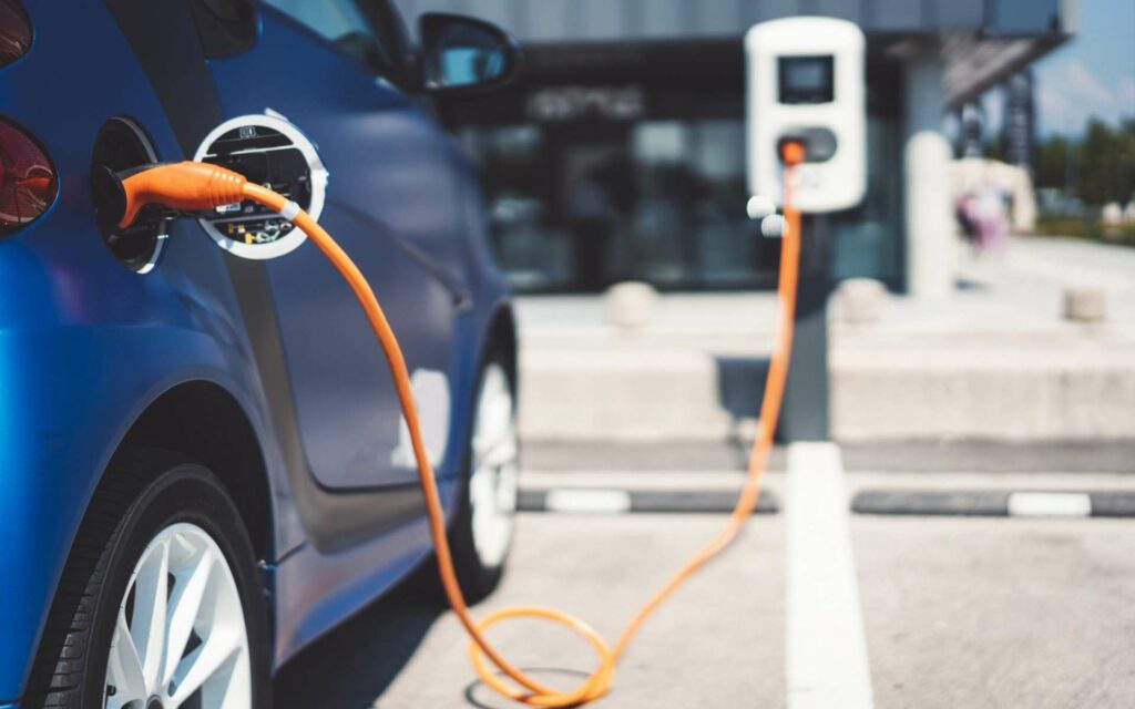 Les points de recharge rapide sont encore largement minoritaires sur le réseau français. © spyderskidoo, IStock.com