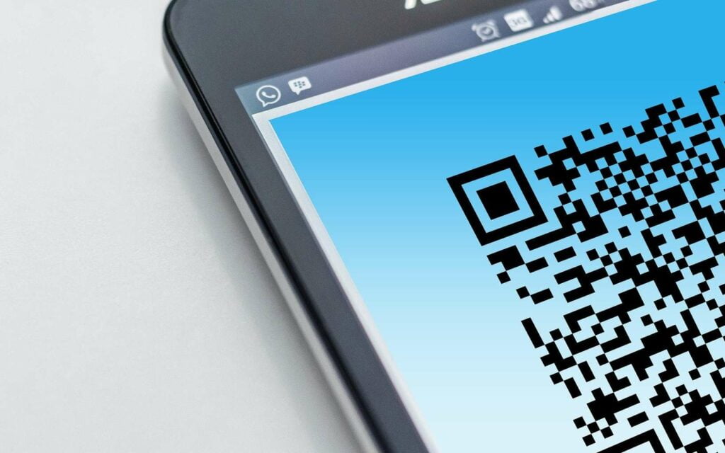 Un smartphone va permettre de créer un QR Code et d'afficher son attestation de dérogation de sortie en période de confinement. © Gerd Altmann, Pixabay