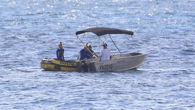 "Héroe en una hojalata" que liberó a la cría de ballena atrapada de las redes de tiburones en la costa de Gold Coast con avisos de infracción