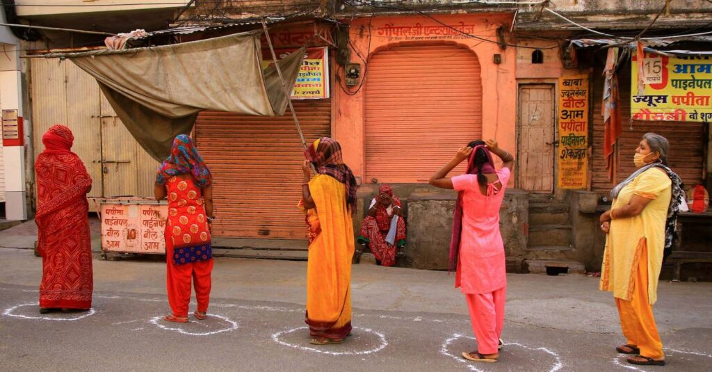 India hizo obligatoria su aplicación de rastreo de contactos. Ahora la gente está enojada