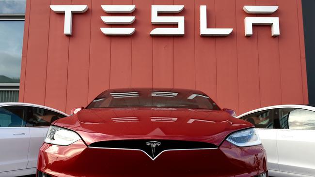 Hacker ruso supuestamente ofreció $ 1.3 millones al trabajador de Tesla