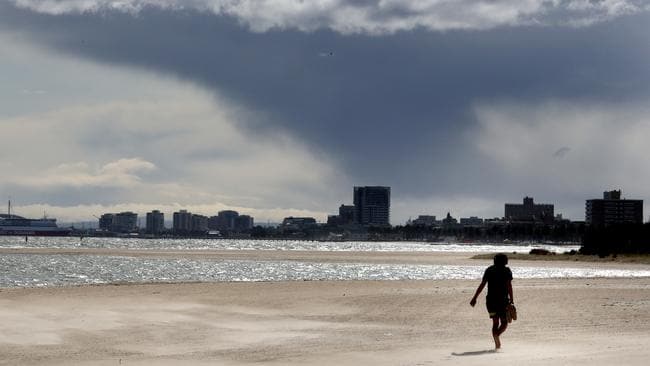 Victoria se prepara para más vientos salvajes días después de la tormenta