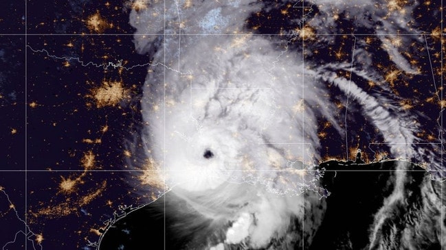 Severo pedido a personas en el camino de la tormenta