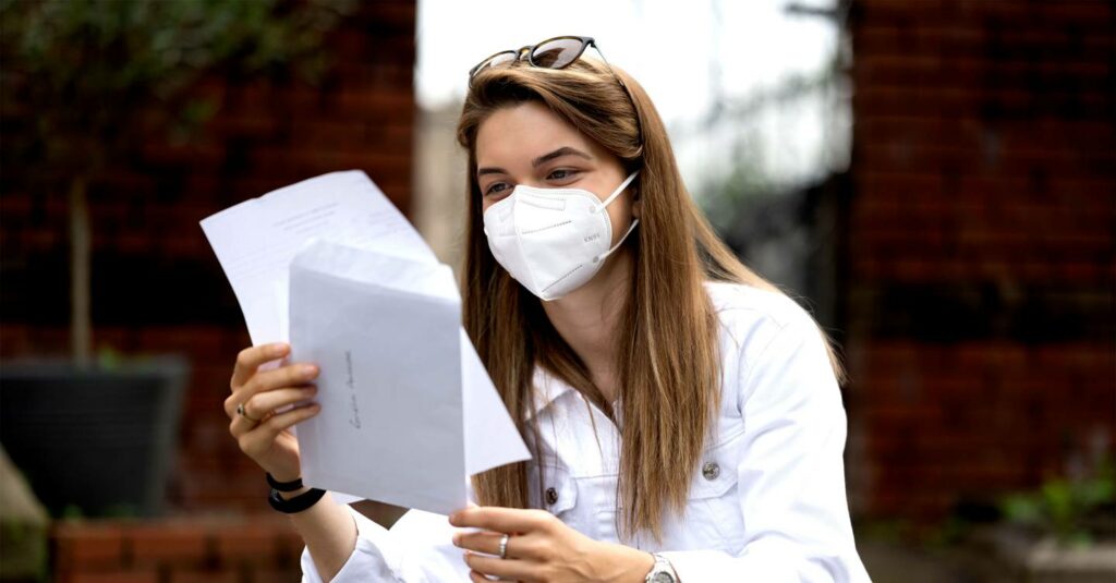 Las universidades del Reino Unido se preparan para un choque de trenes por coronavirus