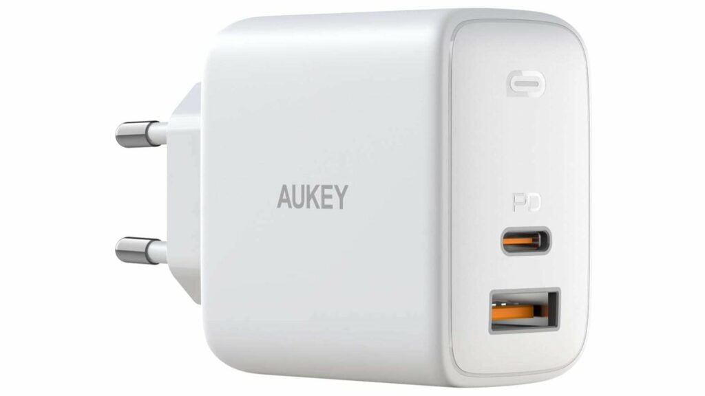 Carga lo que quieras con este cargador Aukey 65W a 27,99 euros