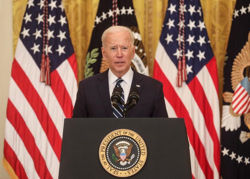 Biden dice que las familias de migrantes serán rechazadas en la frontera y dejarán entrar a los niños