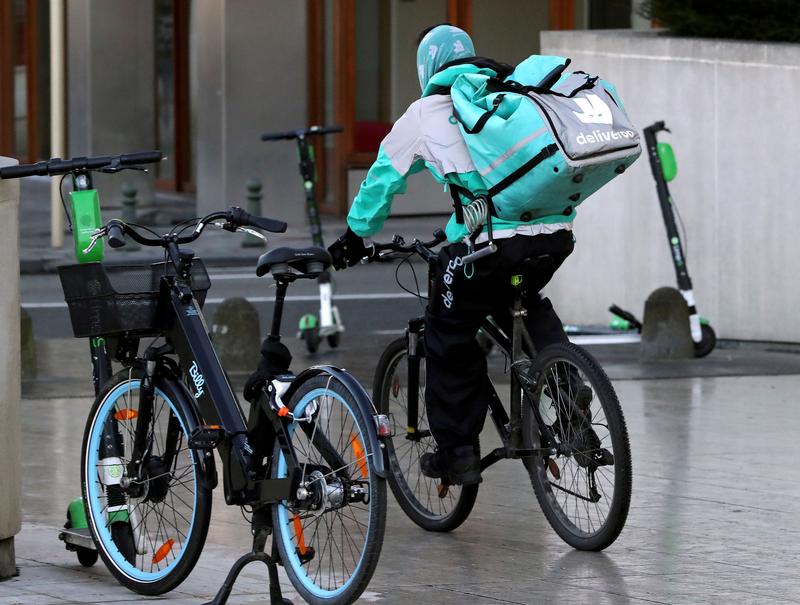 Deliveroo apunta a cotizar en $ 10.5 mil millones después de que algunos fondos se mantengan alejados