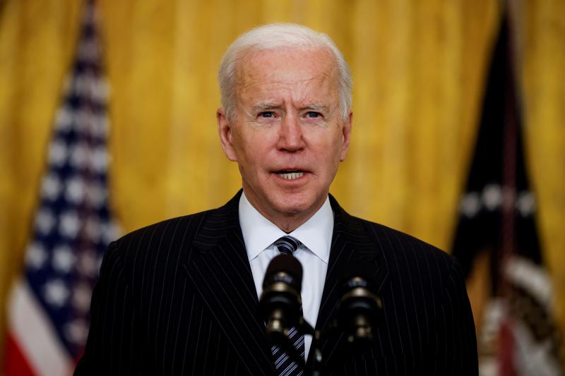 La aprobación de Biden crece a medida que más estadounidenses reciben vacunas: encuesta de Reuters / Ipsos