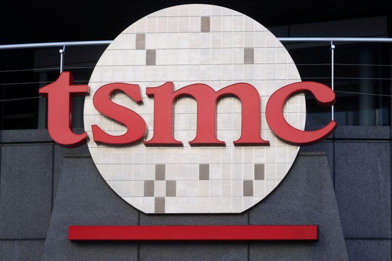 Las acciones de TSMC caen más del 3% después del plan de Intel para expandir la capacidad de chip avanzado