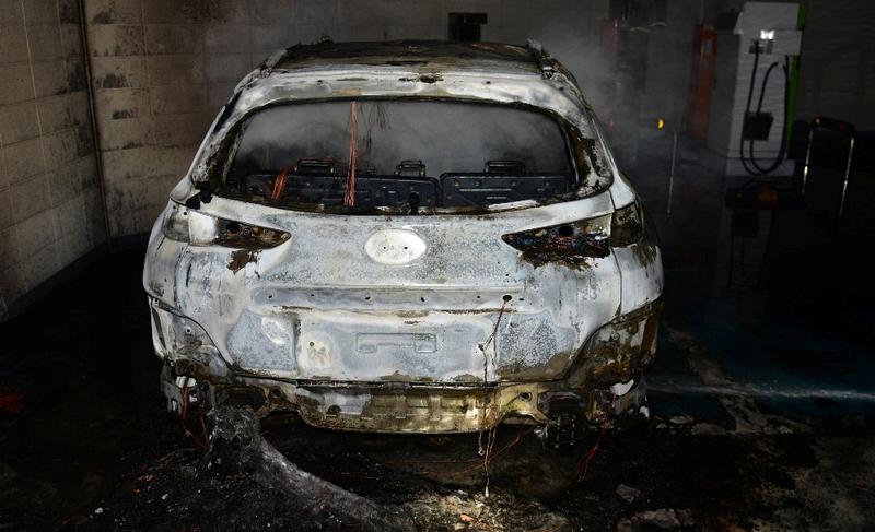 Propietarios de Kona EV dicen que Hyundai manejó mal el retiro del mercado por incendios de baterías