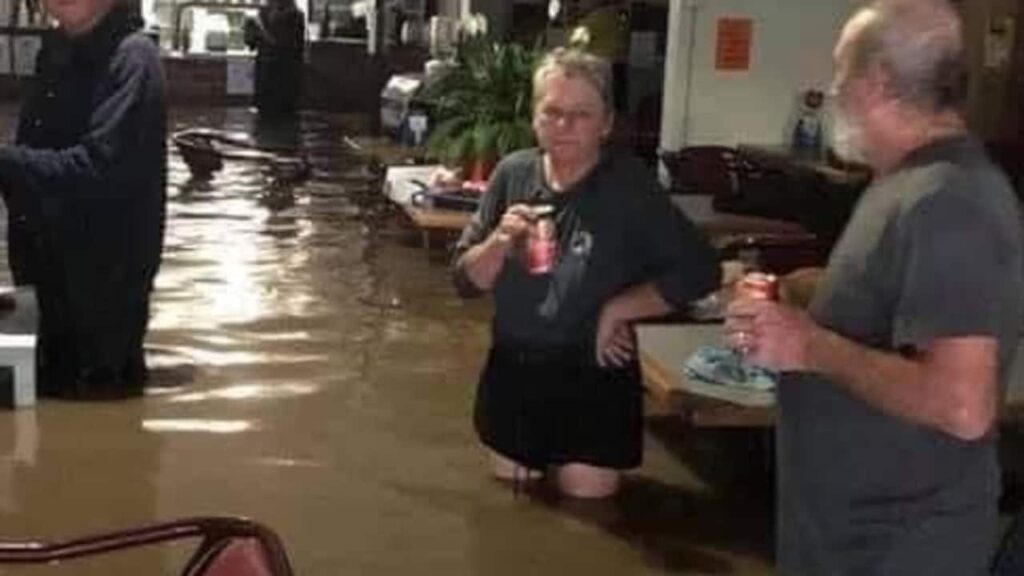 Ciudad 'se hunde' cuando la lluvia azota la costa de Nueva Gales del Sur