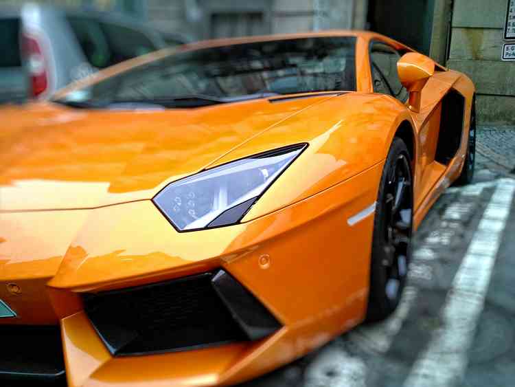 Paciencia, en 2022 un Bitcoin valdrá el precio de un Lamborghini