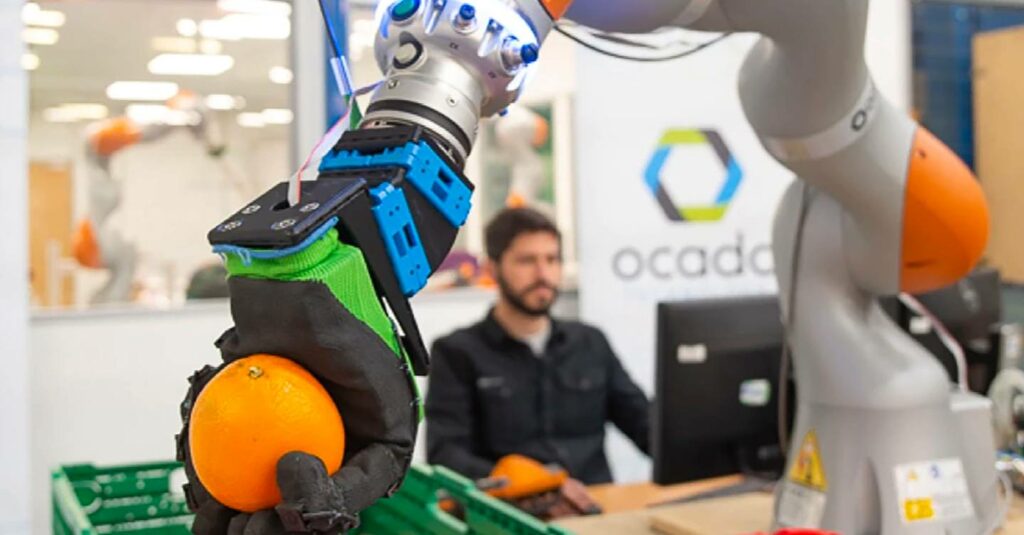 El futuro de los robots de Ocado tiene un gran defecto: humanos baratos y blandos