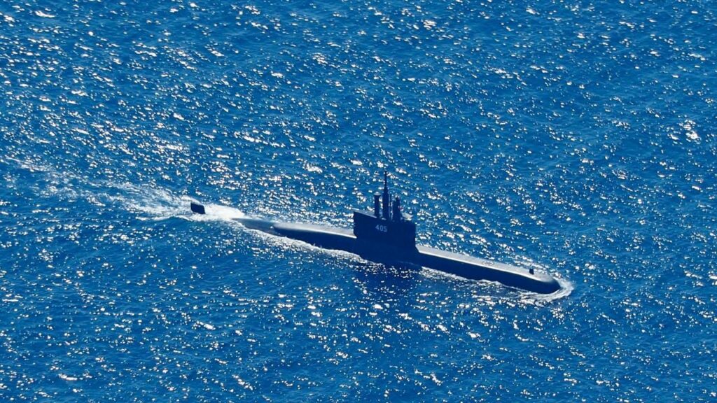 La búsqueda del submarino indonesio desaparecido entra en una fase sombría por temor a que se haya agotado el suministro de oxígeno