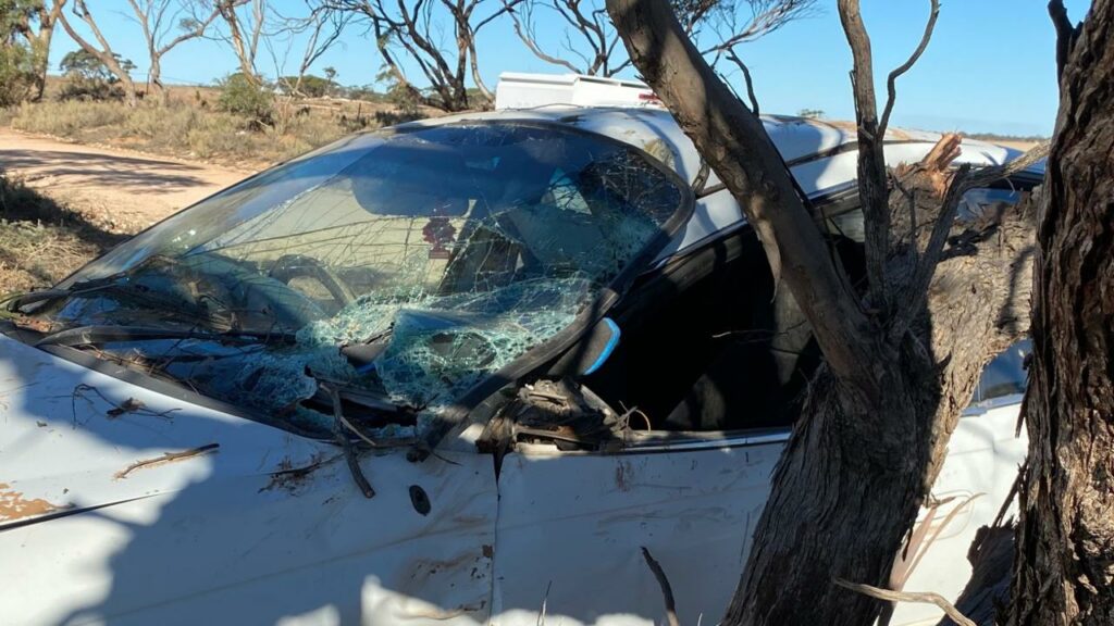 La policía dice que una mujer de Australia del Sur sopla 0.365 con dos niños en el auto