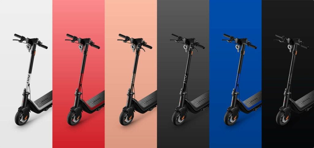 Les trottinettes électriques NUI Kick Scooter Pro et Sport sont déclinées en six coloris. © NIU