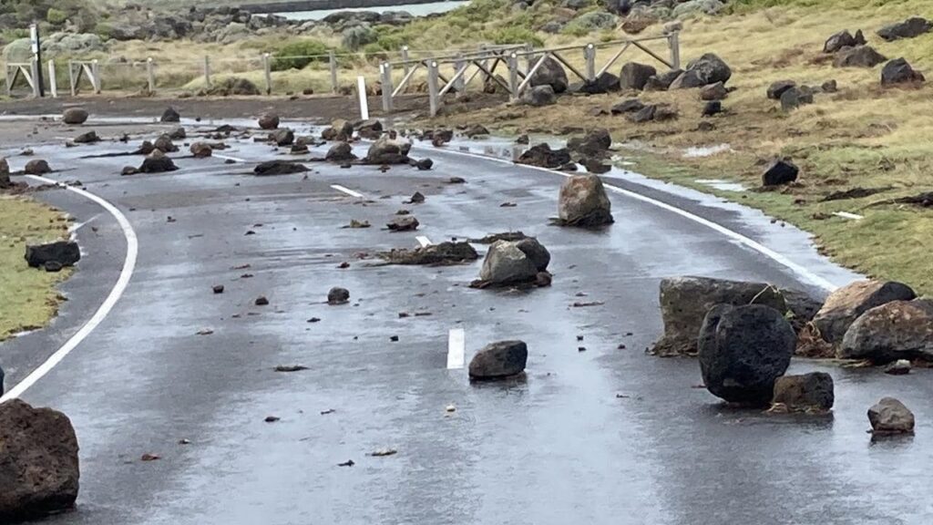 El mar embravecido destroza la bahía de Port Phillip