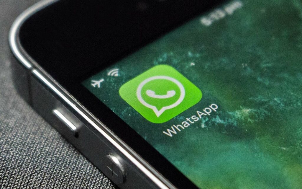 En utilisant votre numéro de téléphone, un pirate peut bloquer votre compte WhatsApp. © Webster2703, Pixabay