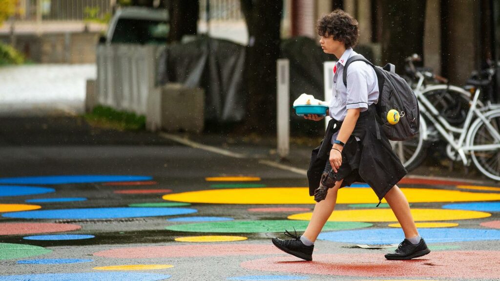 Reductores de velocidad instalados sobre lunares gigantes 'peligrosos' en la carretera de Yarraville