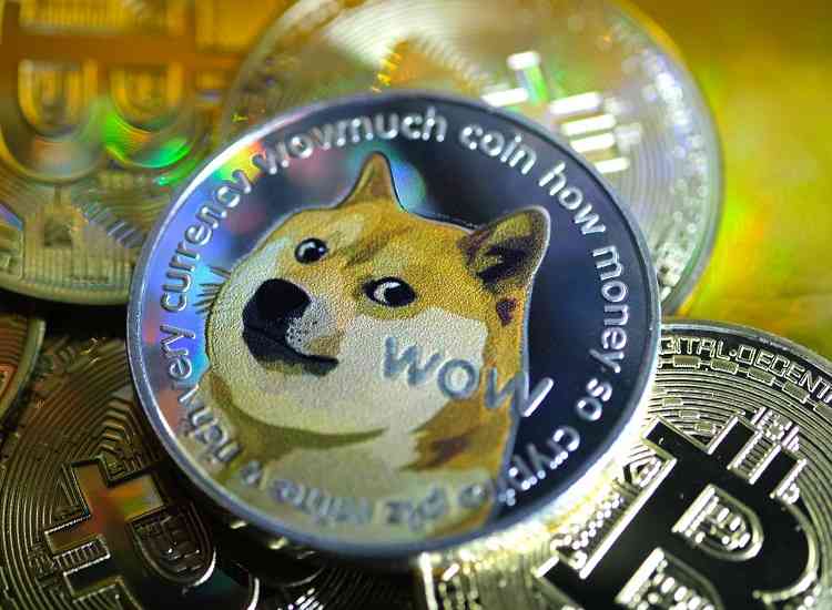 Elon Musk catapulta a Dogecoin a la luna, literalmente