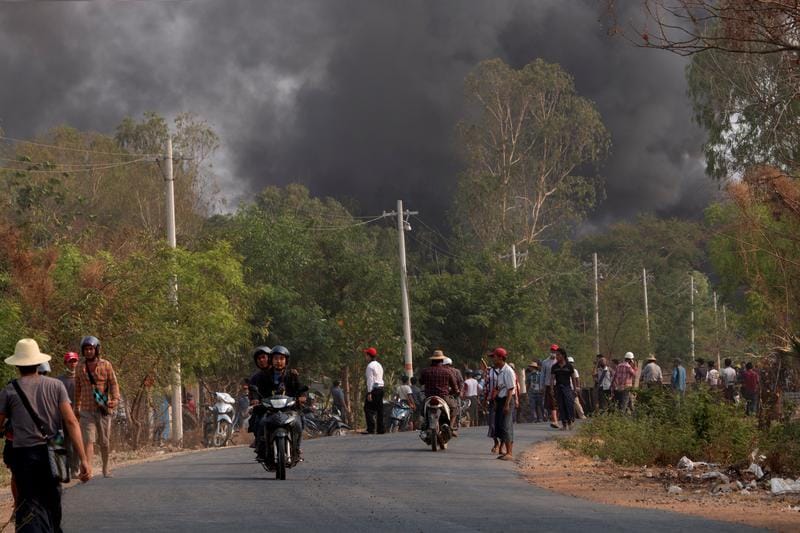 El ejército de Myanmar condena a muerte a 19, dice que las protestas contra el golpe disminuyen