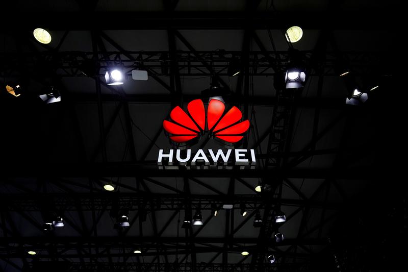 Huawei cede más terreno a medida que los rivales de teléfonos inteligentes más pequeños se precipitan