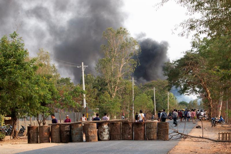 Las fuerzas de seguridad de Myanmar matan con granadas de rifle a más de 80 manifestantes: grupo de monitoreo