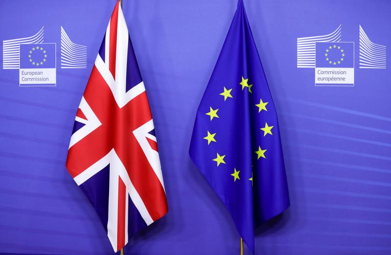 Las importaciones de la UE posteriores al Brexit desde el Reino Unido se reducen a la mitad en enero-febrero, el superávit comercial aumenta