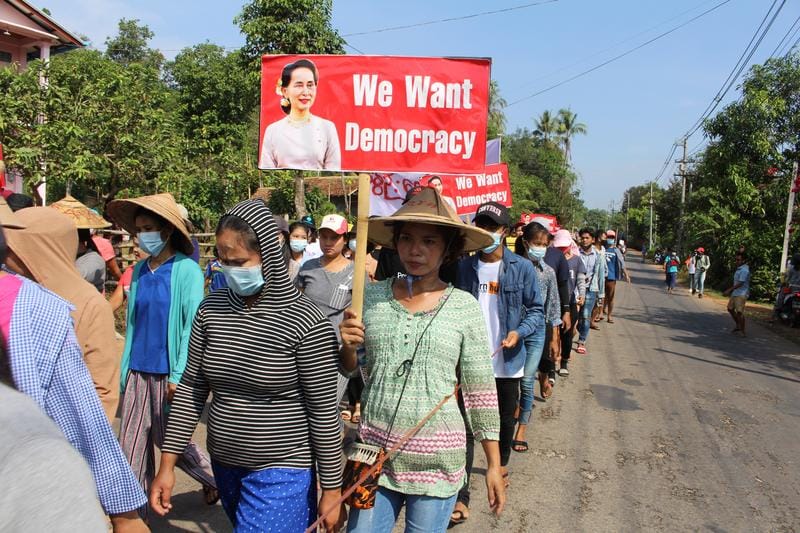 Rusia dice que las sanciones a Myanmar podrían conducir a una guerra civil, pero la UE planea más