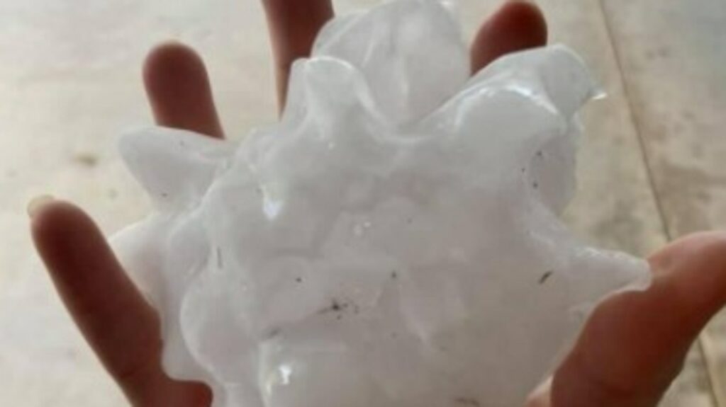 Récord de granizo australiano: la tormenta al norte de Mackay arroja piedras de hielo de 16 cm en el caos de la tarde