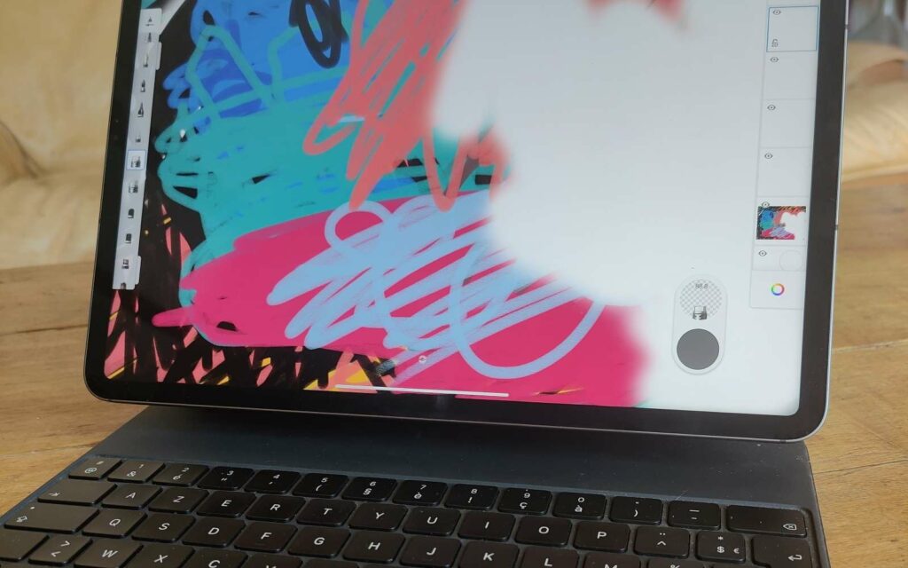 L’iPad Pro s’éloigne de la catégorie tablette en cherchant à empiéter sur l’univers des ultraportables. Elle n’y a pas encore vraiment sa place. © Futura