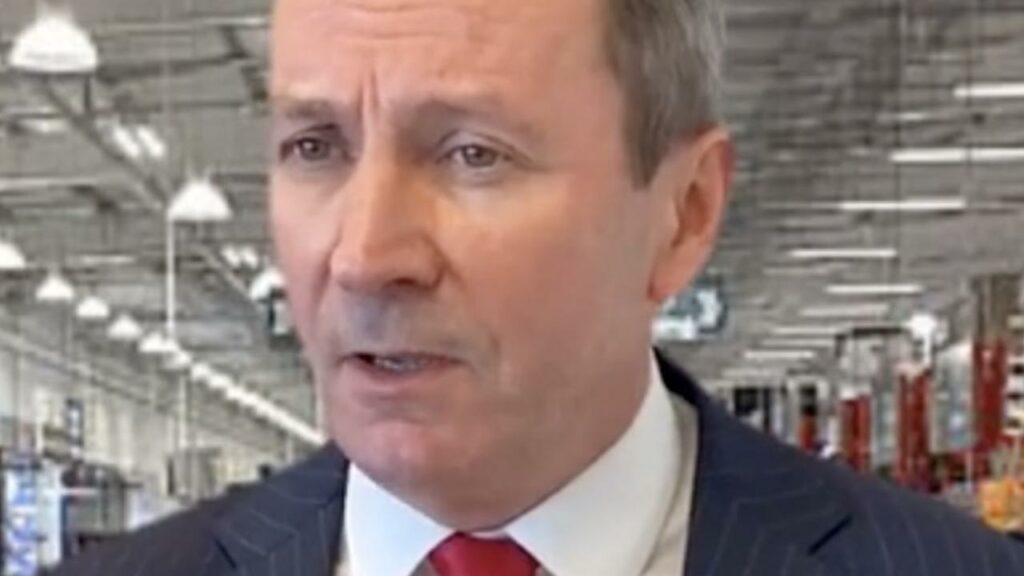 Covid-19: Mark McGowan publica en TikTok alentando a las personas a vacunarse en Bunnings