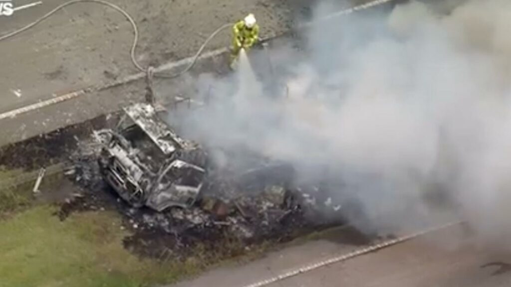 Mt Colah, Sydney: el tráfico de la M1 es un caos mientras la autocaravana se incendia