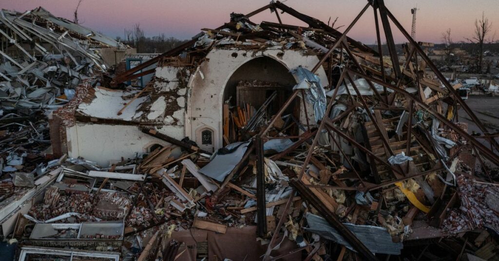 El número de muertos ahora es de 74 por tornados de fin de semana, se espera que aumente: gobernador de Kentucky