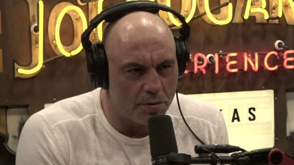 Joe Rogan responde a las quejas de 'desinformación' después de que Neil Young, Joni Mitchell abandonan Spotify