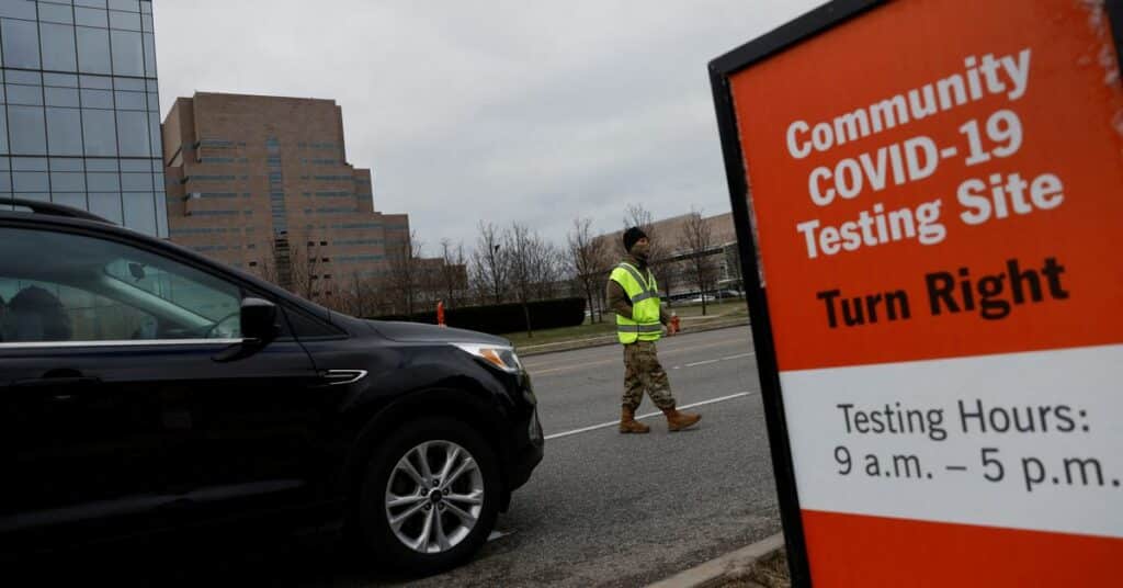 A member of the Ohio National Guard directs cars entering a testing site amid the coronavirus disease (COVID-19) pandemic, in Cleveland, Ohio, U.S., January 3, 2022.  REUTERS/Shannon Stapleton