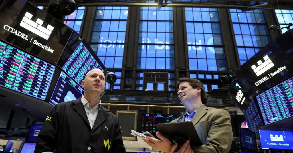 El Dow gana, el S&P 500 cierra a la baja mientras el mercado evalúa las subidas de tipos de la Fed