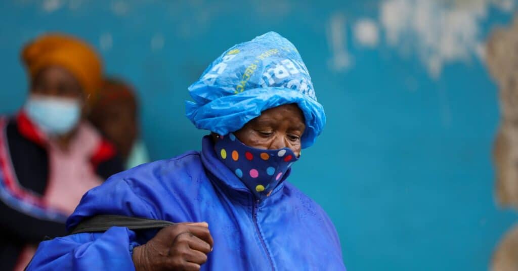 Sudáfrica deroga las reglas de COVID a medida que se desvanece la quinta ola