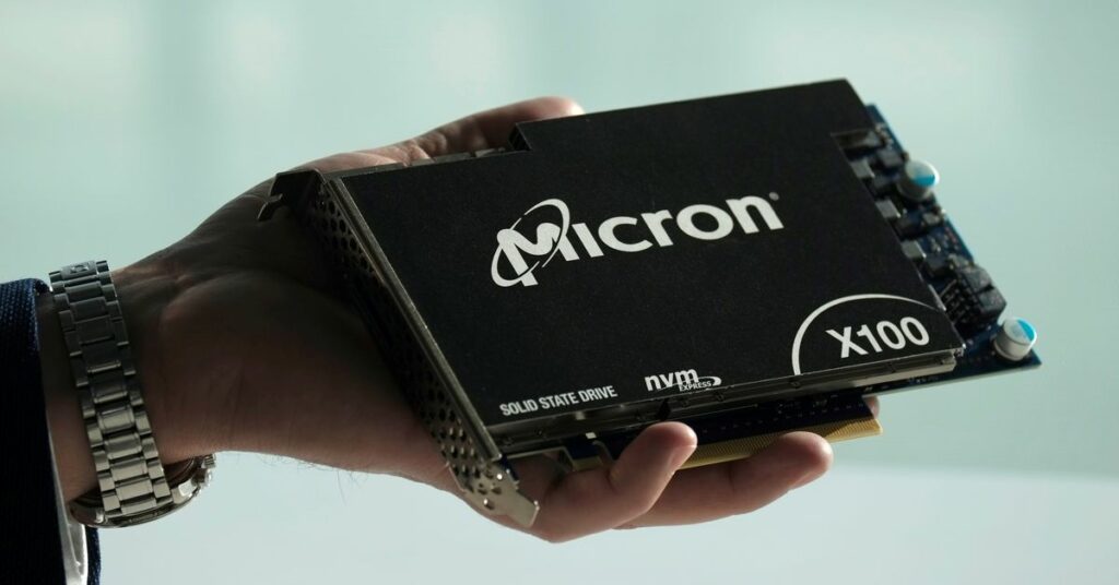 Las acciones de chips subieron ya que las previsiones de Micron apuntan a una caída de la demanda