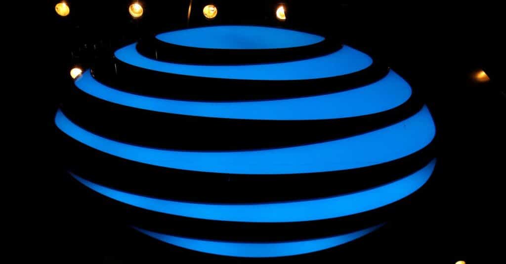 AT&T colapsa debido a que los retrasos en el pago de las facturas perjudican el flujo de caja anual y arrastran a los colegas