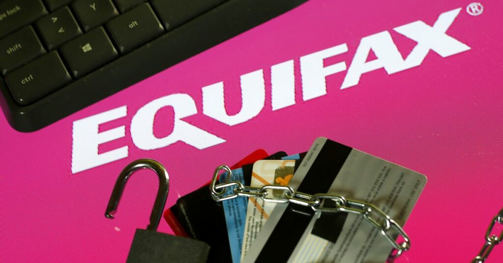 La SEC de EE. UU. acusa a 3 personas de abuso de información privilegiada relacionada con la piratería informática de Equifax