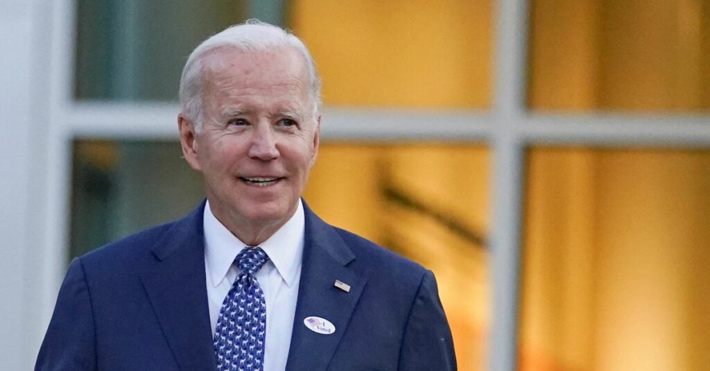 Biden le dice al panel de inversión extranjera que revise las ofertas de datos y riesgos cibernéticos