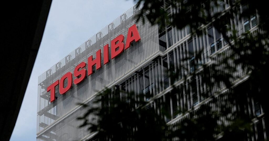 Toshiba de Japón reduce la perspectiva de ganancias después de la caída del segundo trimestre