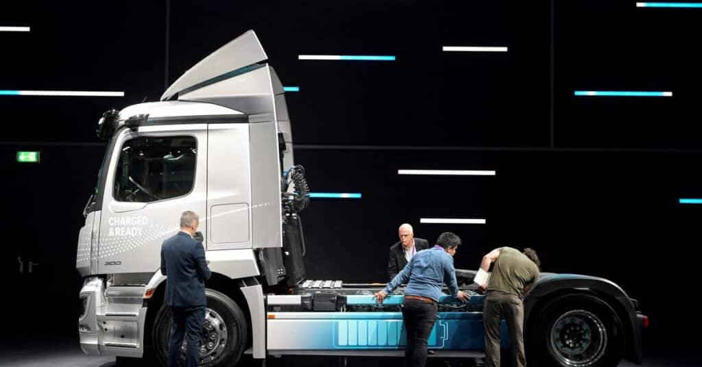 Daimler Truck advierte que los problemas de la cadena de suministro no han terminado a medida que aumentan las ventas de unidades del tercer trimestre