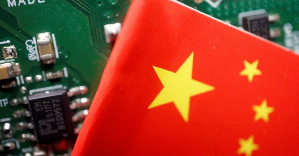 China aborda la escasez de talento en chips con nuevos cursos y salarios más altos