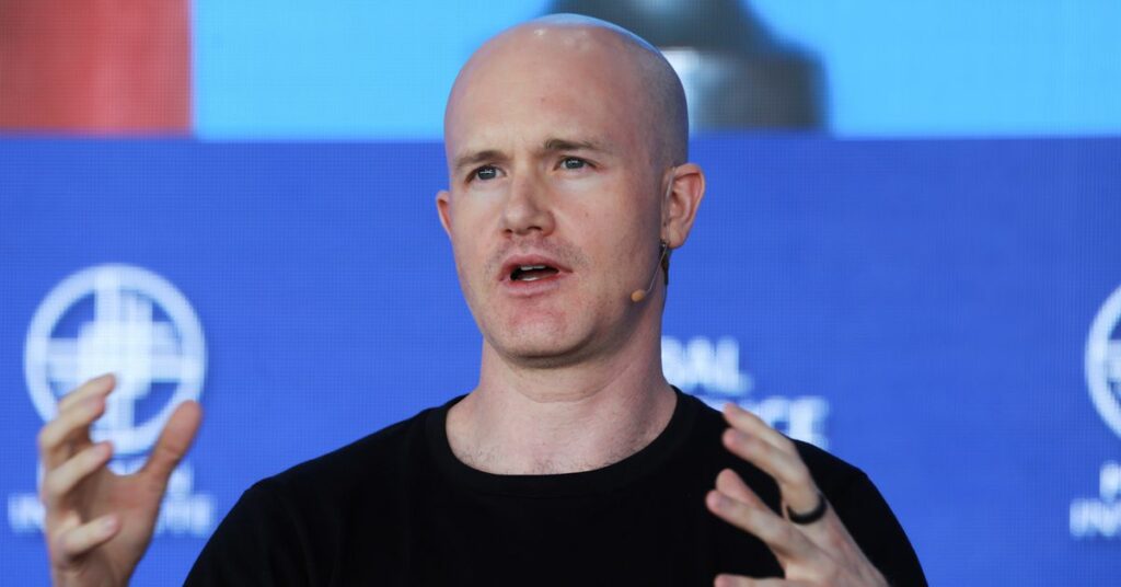 El CEO de Coinbase responde al presidente de la SEC después de la demanda y dice que los fondos de los usuarios son seguros