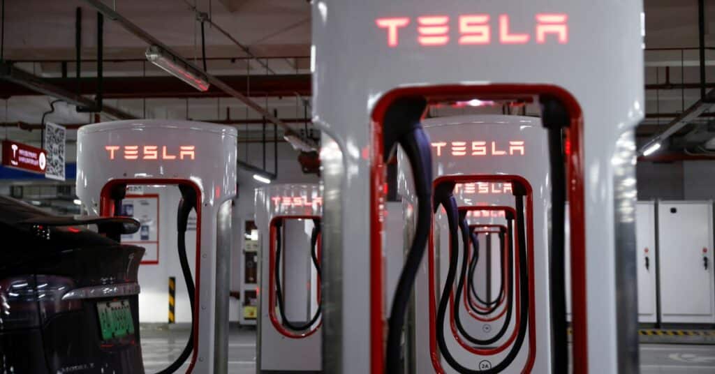 La Casa Blanca da la bienvenida a Tesla para aprovechar los dólares federales para los cargadores